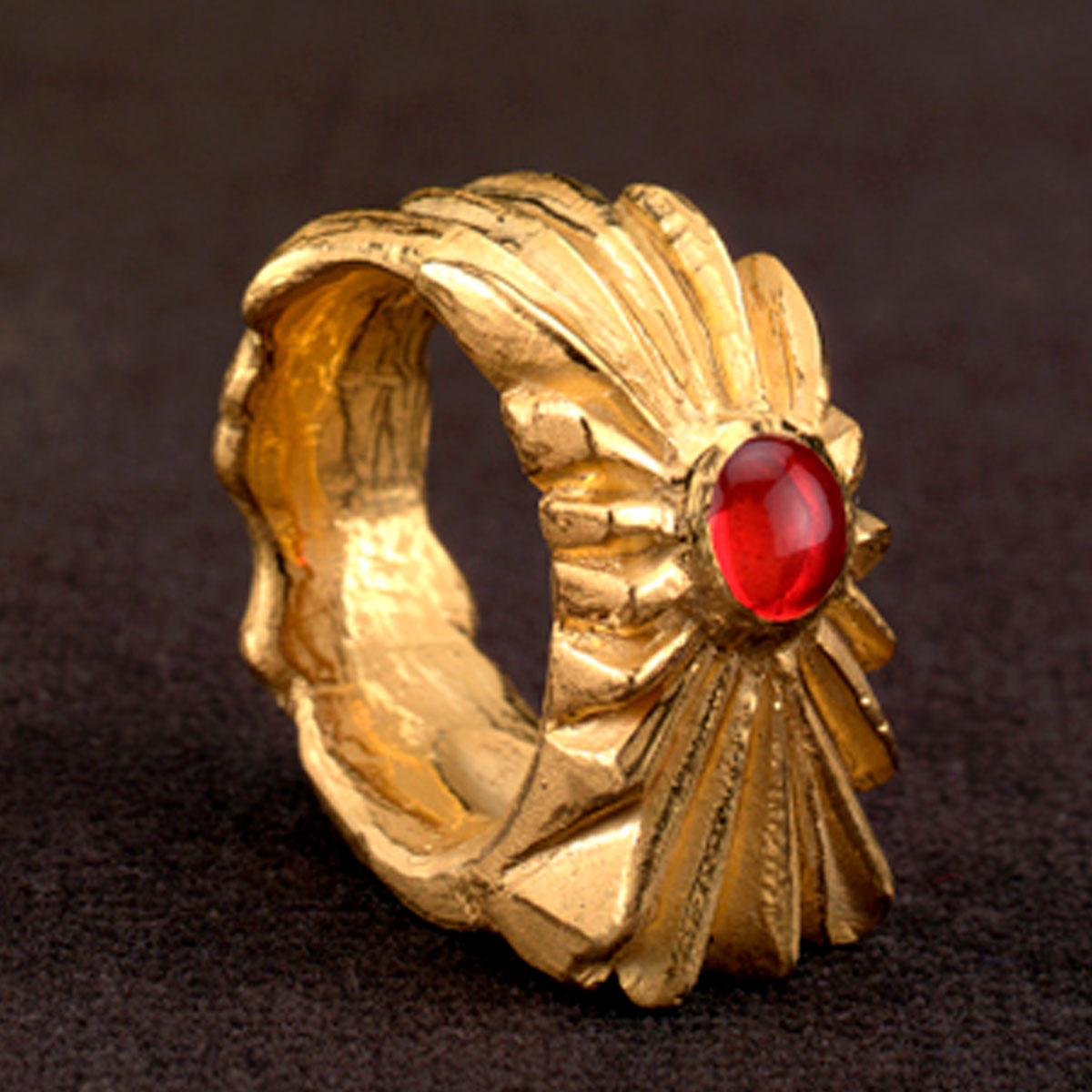 Feingold Ring mit Feueropal